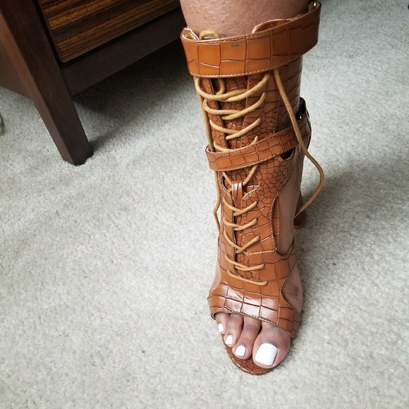 Women's Lace Up Boots 👢 - Picture 4 of 5